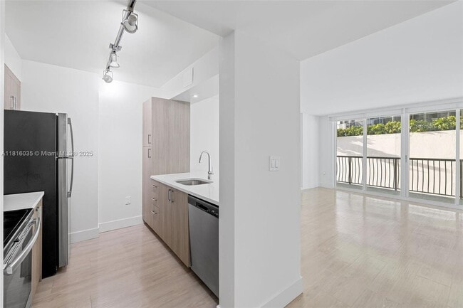 Building Photo - 1756 N Bayshore Dr