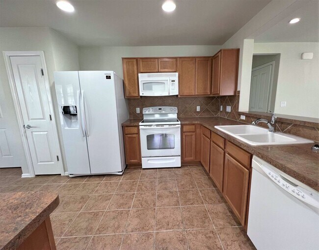 Building Photo - 115 Sandy Creek Trl-Unfurnished Sun City R...