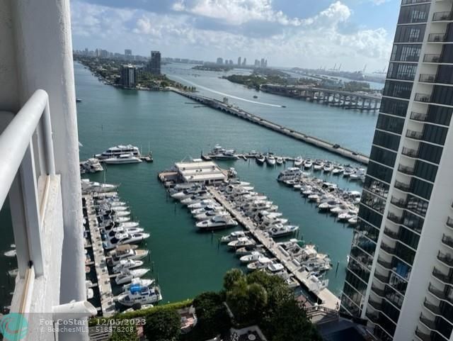 Foto del edificio - 1717 N Bayshore Dr