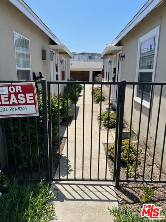 Foto principal - 12022 Washington Blvd