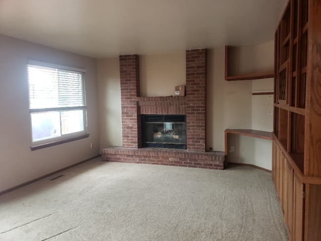 Photo - 2043 E Nichols Dr House