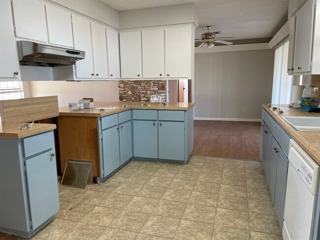 Kitchen - 10570 San Marcos Hwy