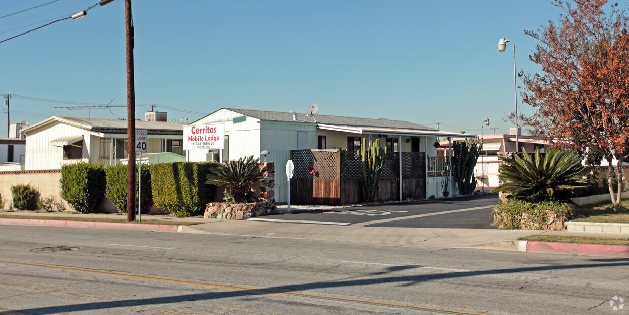 Foto del edificio - Cerritos Mobile Lodge