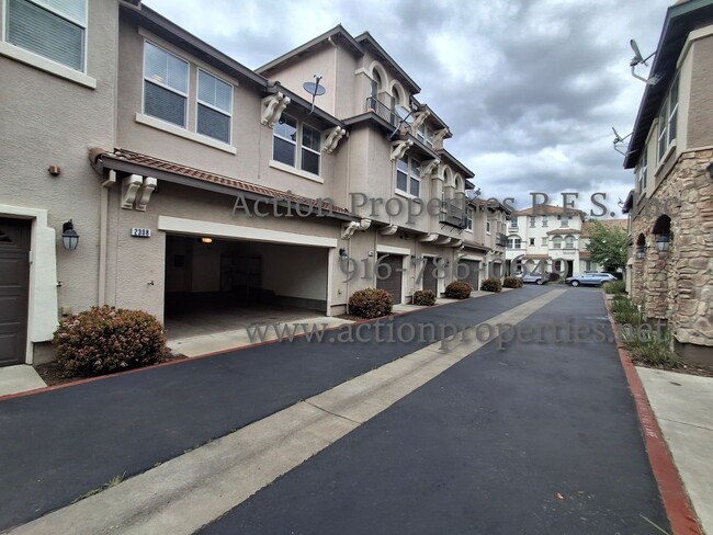 Foto del edificio - Spacious Condo in Quiet Community - 2 Stor...