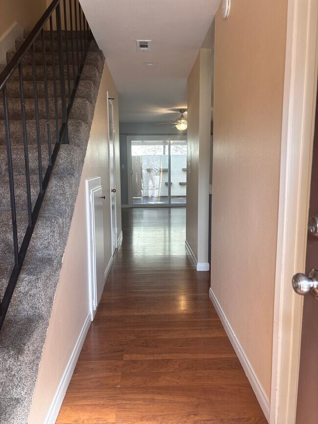 Foto del edificio - TOWNHOME FOR RENT IN CLAIREMONT - 2BD/1.5BA - ONLY $3,195/MO