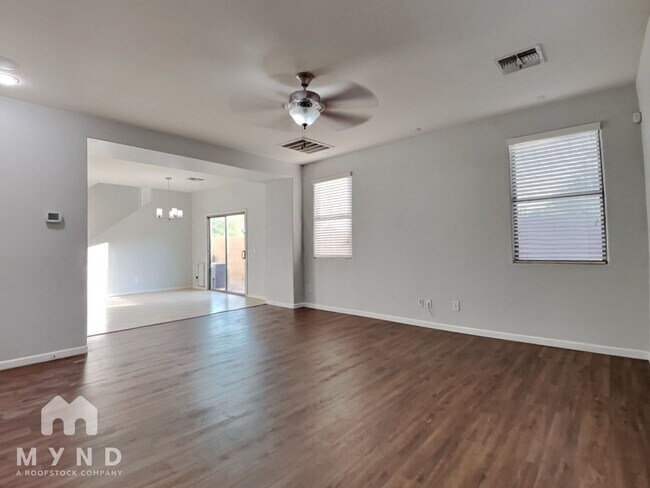 Foto del edificio - 17855 N 114th Dr