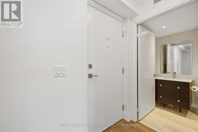 Building Photo - 565 Wilson Ave