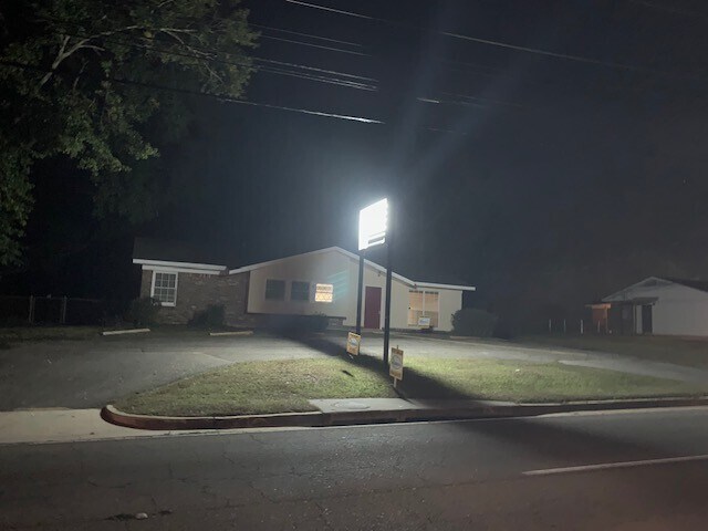Building Photo - Large Yard 3/1 HCVP OK