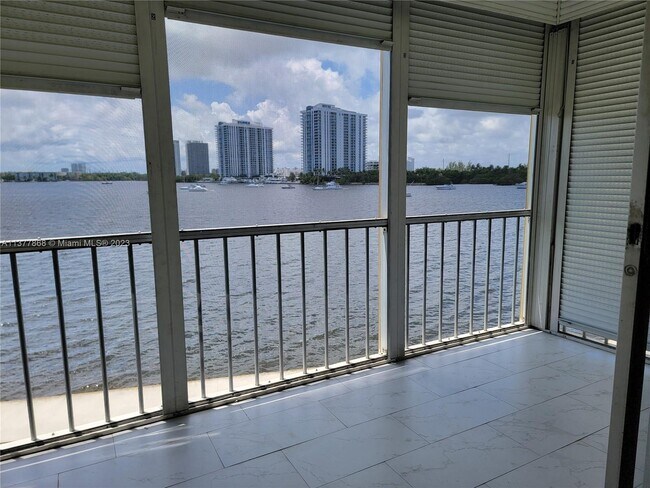 Foto del edificio - 2920 Point E Dr