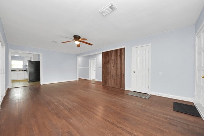 Foto del edificio - 6214 Diamond Ct