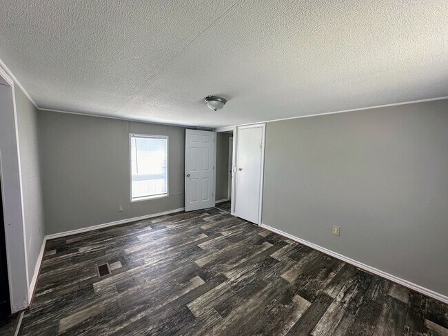 Building Photo - large 2-bedroom, 2-bathroom!