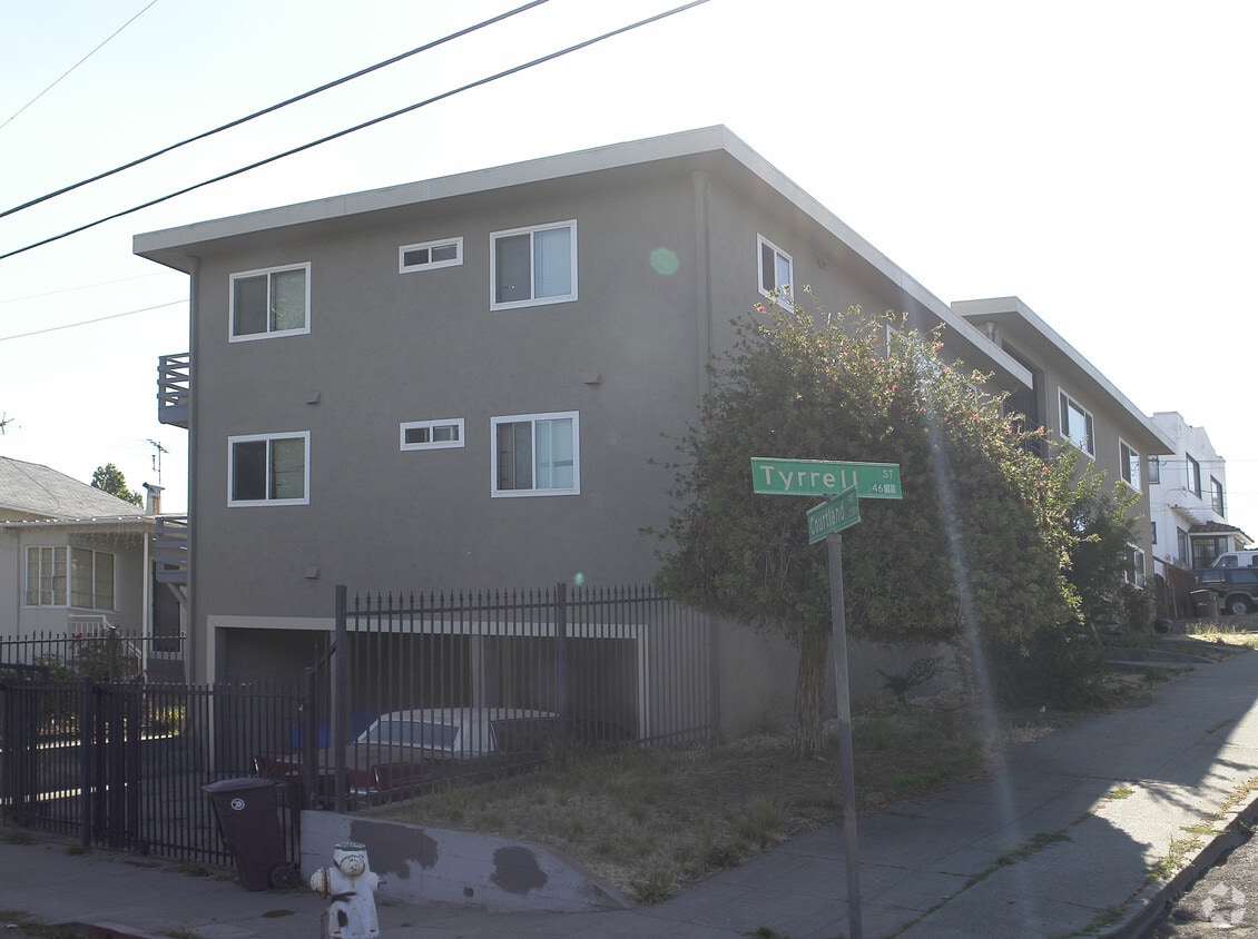 Building Photo - 4600 Tyrell St