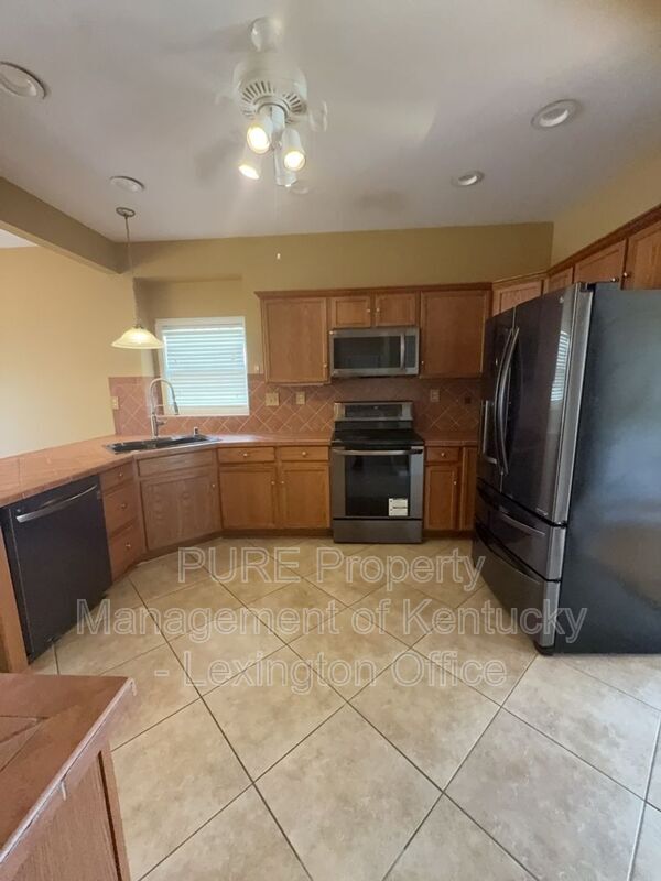 Building Photo - 4844 Clifford Cir