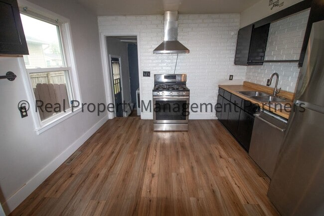 Building Photo - Updated 3BR Kentwood Home with Loft, Stain...