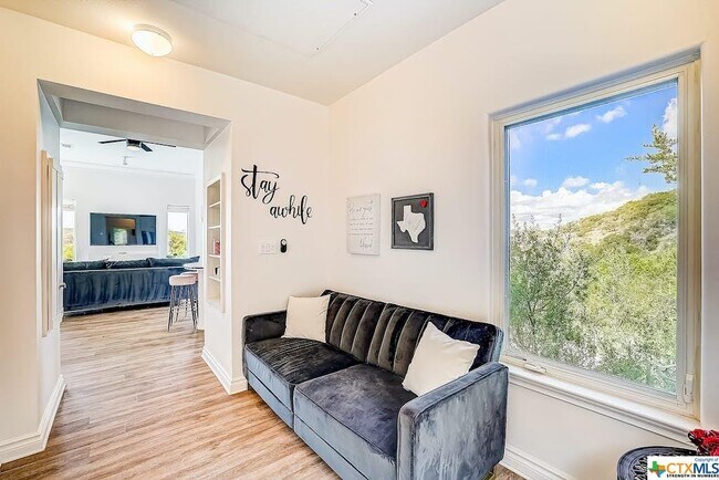 Foto del edificio - 5312 Scenic View Dr