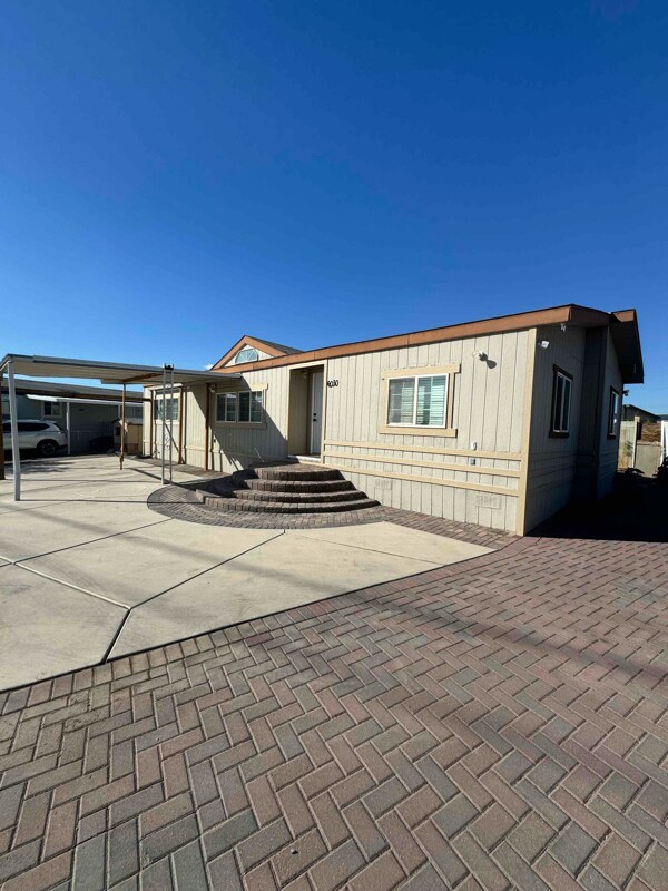 Foto del edificio - 6030 E Lake Mead Blvd