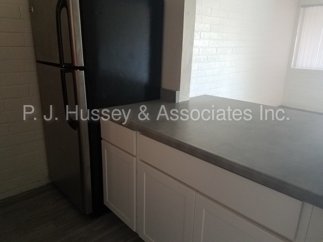 Building Photo - 1433 S Stanley Pl