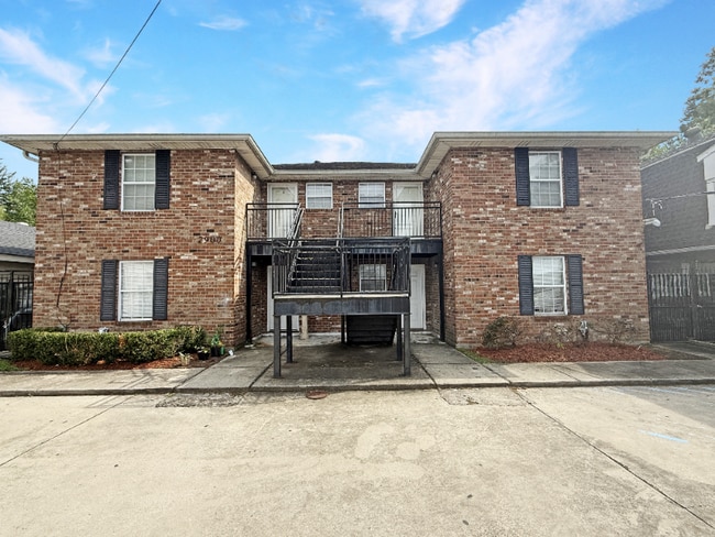 Building Photo - 2900 Clermont Dr