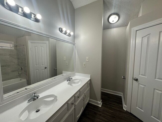 Building Photo - 5500 Pine Oak Ln