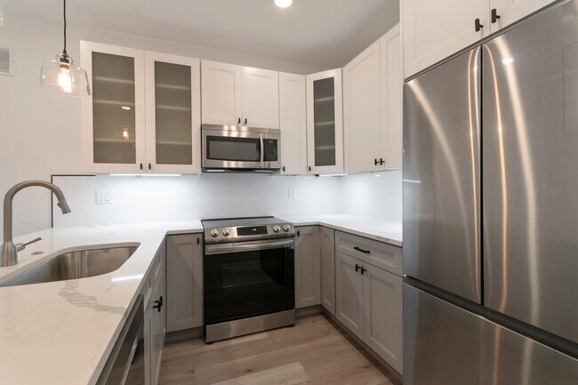 Building Photo - 2434 N Mascher St