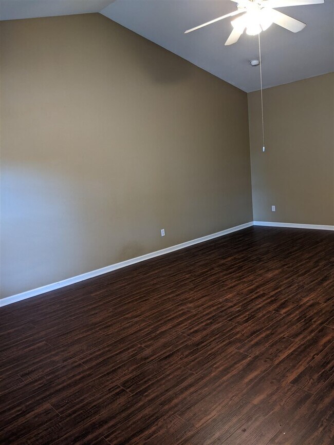 Foto del edificio - 2878 Lakeshore Dr