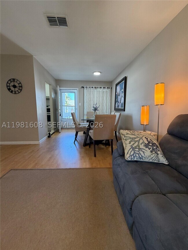 Foto del edificio - 1832 Sunny Dr