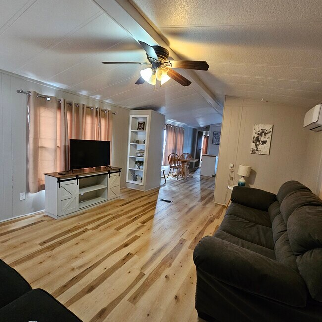 Foto del edificio - 801 N Hale Ave