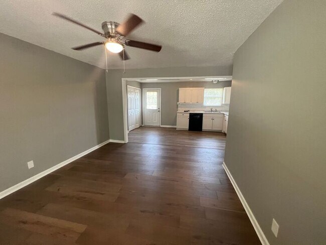 Foto del edificio - 400 Libby Ln