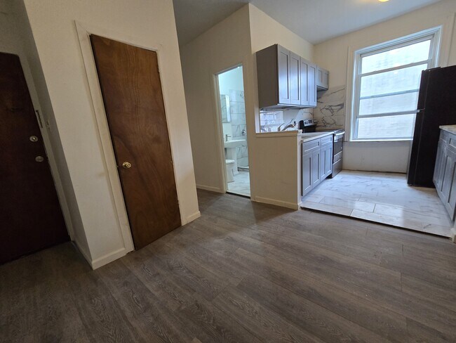 Building Photo - 341 Midwood St