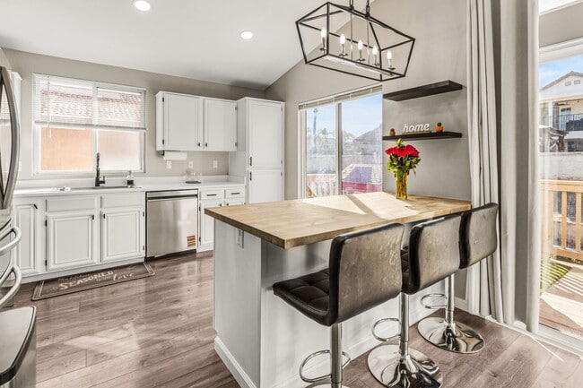 Building Photo - 44570 Johnston Dr