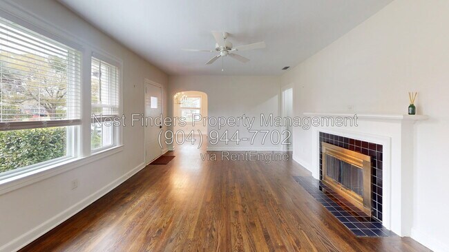 Foto del edificio - 2215 Larchmont Rd