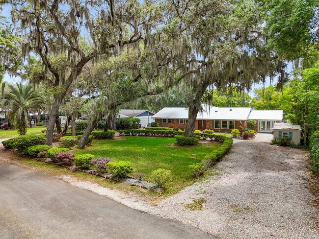 Building Photo - Welcome to your Pool/Lake Home!