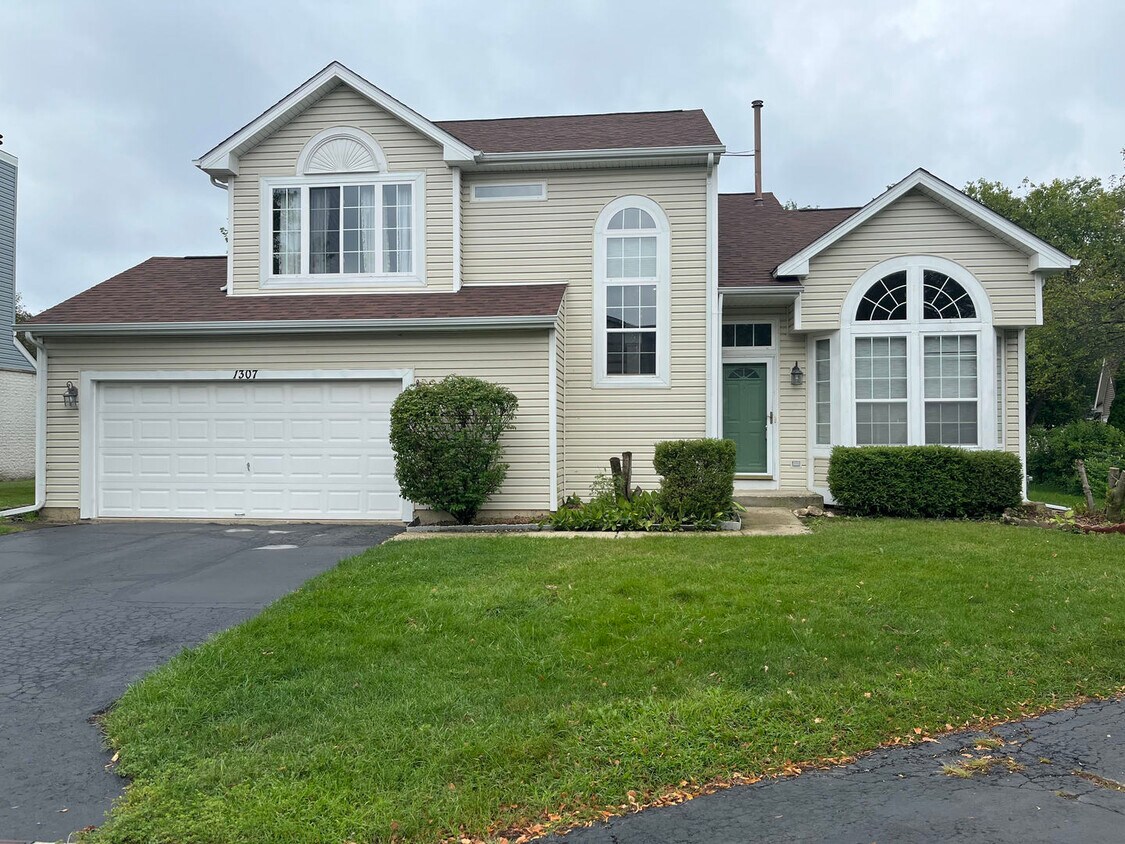 1307 HOLLYTOWNE Ct, Naperville, IL 60565 House Rental in Naperville