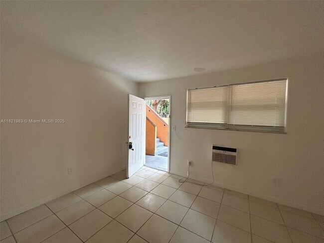 Foto del edificio - 1590 NE 125th Terrace