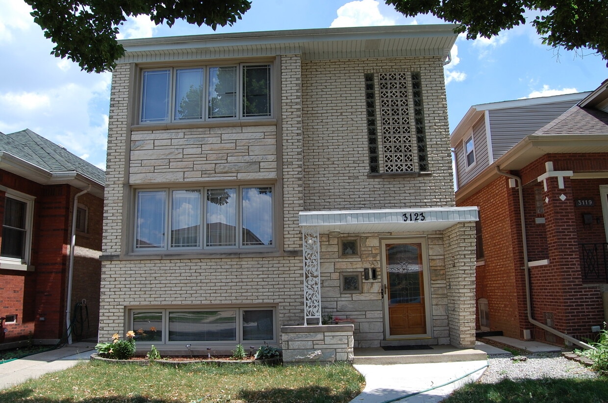 3123 N Lotus Ave Unit 2