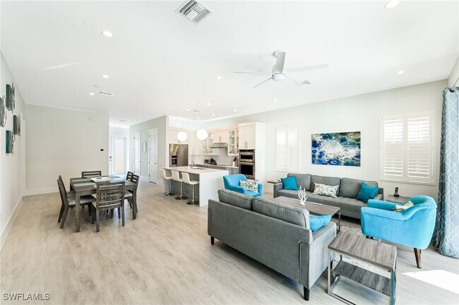 Foto del edificio - 596 111th Ave N