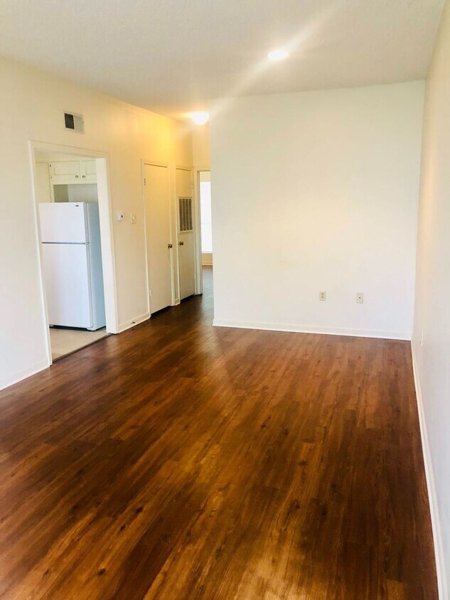 Primary Photo - First-floor spacious 1-bedroom on LSU bus ...
