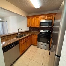 Building Photo - 1502 Lake Crystal Dr
