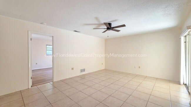 Building Photo - GULF GATE SARASOTA! OUTSTANDING 3 BEDROOM/2 BATH HOME WITH EXTRA LARGE YARD!