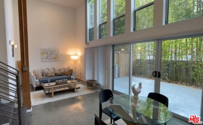 Foto del edificio - 4133 Redwood Ave