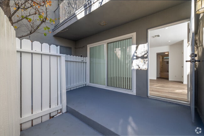 2 habitaciones, 2 baños - 1120 pies cuadrados - Patio - 5917 Buffalo Ave