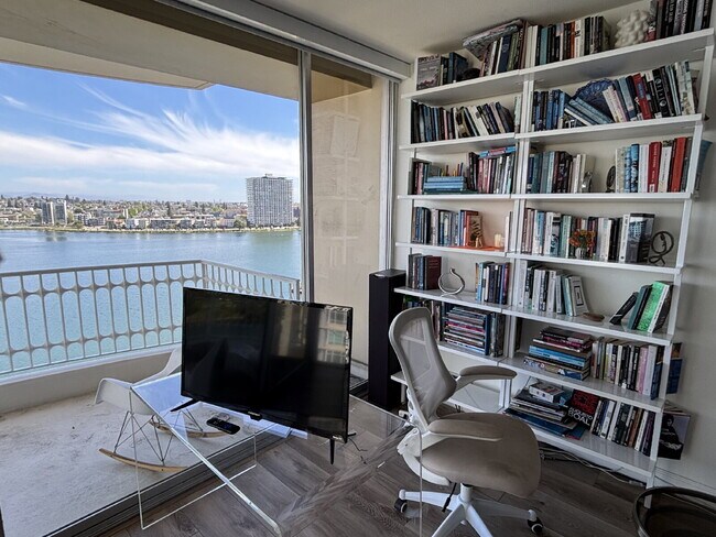 Building Photo - "Chic Lakeside Condo Retreat: 2-Bed, 1.5-B...