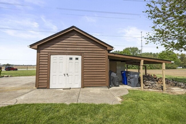 Building Photo - 6002 Bowen Rd