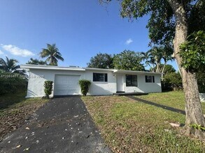 Building Photo - 4711 SW 31st Dr
