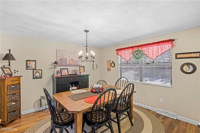 Building Photo - 1 br, 1 bath House - 701 Pinewood Dr