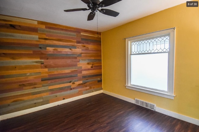 Foto del edificio - 716 Knight Ave N