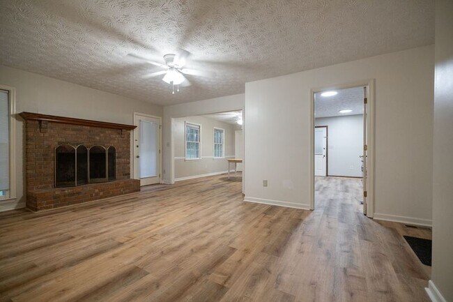 Foto del edificio - 1151 Brookwood Dr