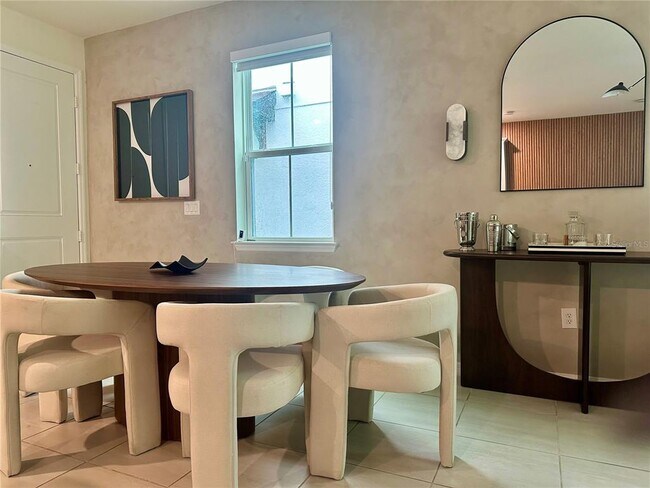 Foto del edificio - 4545 Small Creek Rd