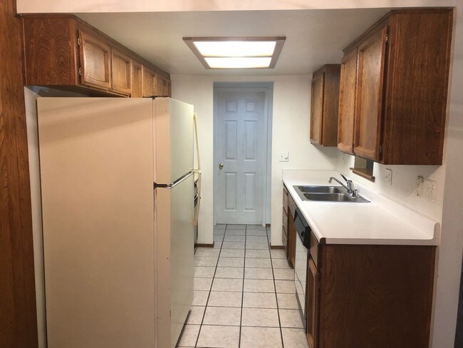 Building Photo - Charming 2 bed 1 bath duplex in Sacramento