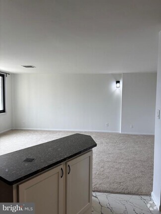 Building Photo - 3450 Toledo Terrace